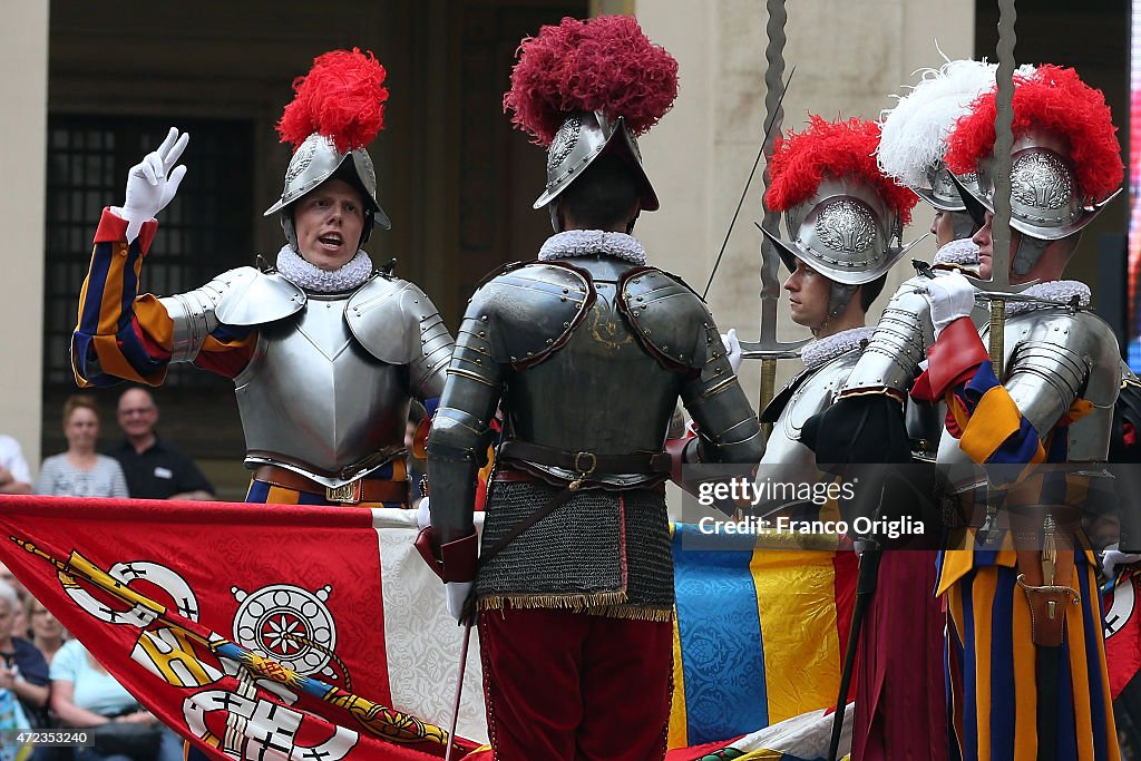 Swiss Guards Take Part In A Swearing-in Ceremony At The Vatican