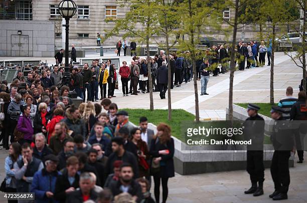 People queue up ahead of labour leader Ed Miliband speaking at a campaign rally at Leeds City Museum on May 6, 2015 in Leeds, England. Britain's...