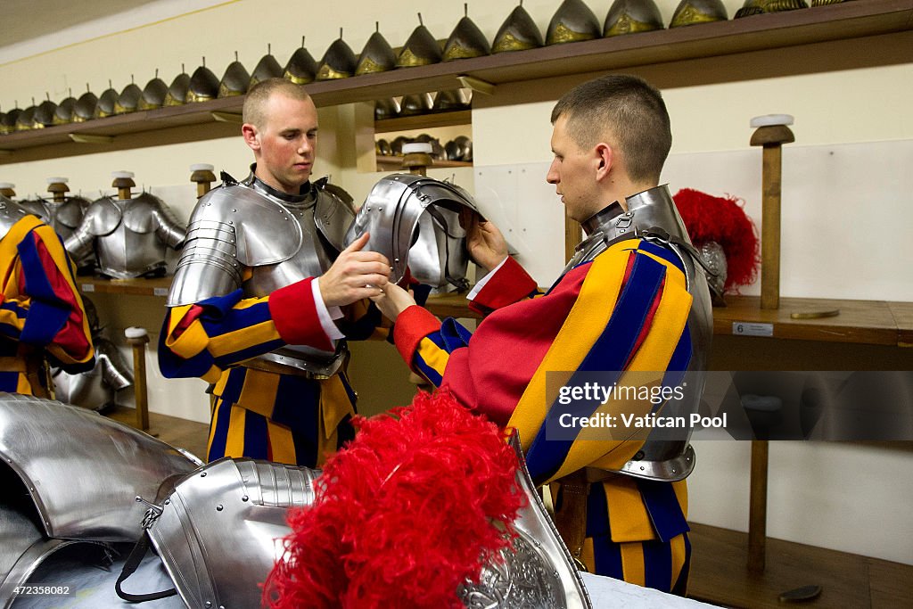 Swiss Guards Take Part In A Swearing-in Ceremony At The Vatican