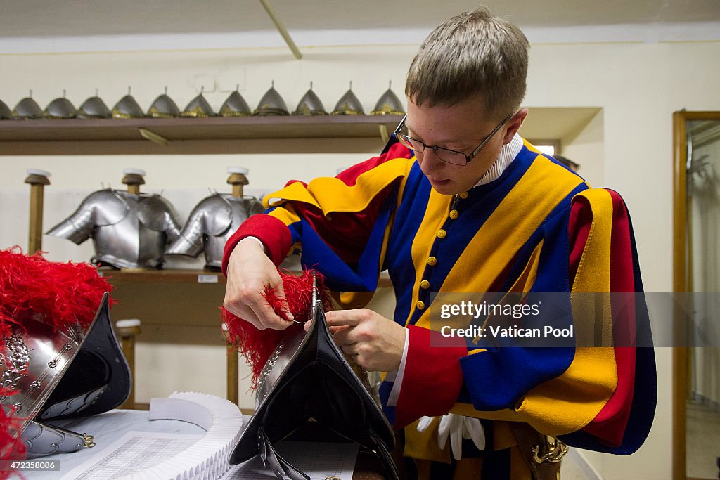 Swiss Guards Take Part In A Swearing-in Ceremony At The Vatican