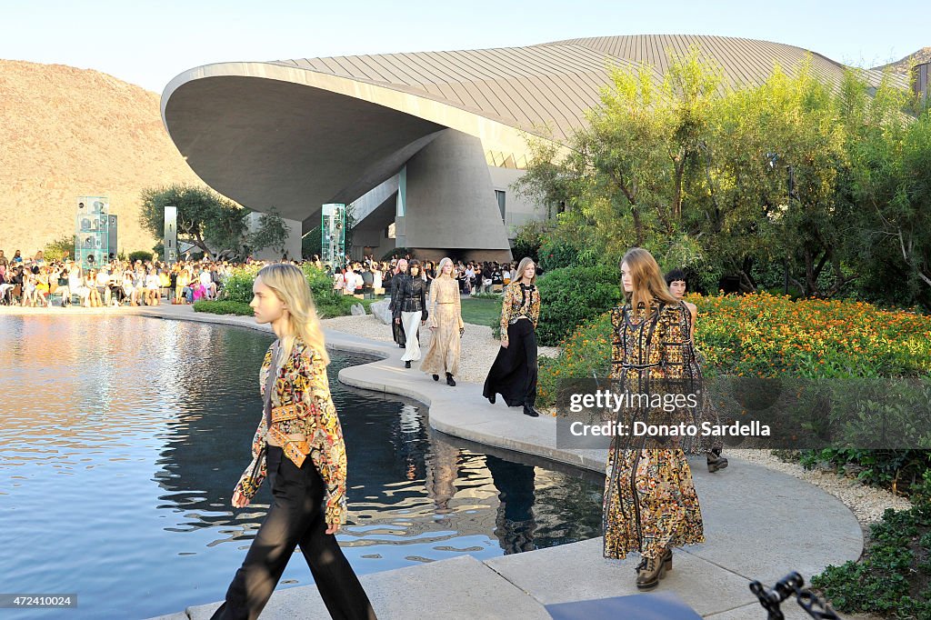 Louis Vuitton Cruise 2016 Resort Collection - Front Row and Show