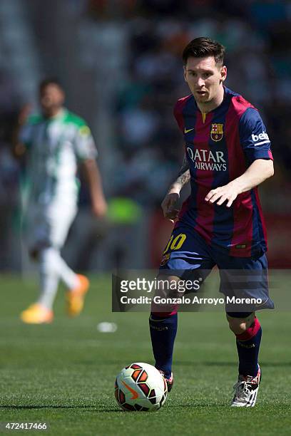 Lionel Messi of FC Barcelona controls the ball during the La Liga match between Cordoba CF and Barcelona FC at El Arcangel stadium on May 2, 2015 in...