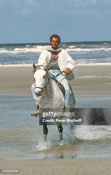 "Christian Kohlund, 6-teilige ARD-Serie ""Die Insel"" am auf Insel Langeoog, Deutschland. "