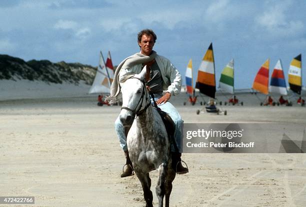 "Christian Kohlund, 6-teilige ARD-Serie ""Die Insel"" am auf Insel Langeoog, Deutschland. "