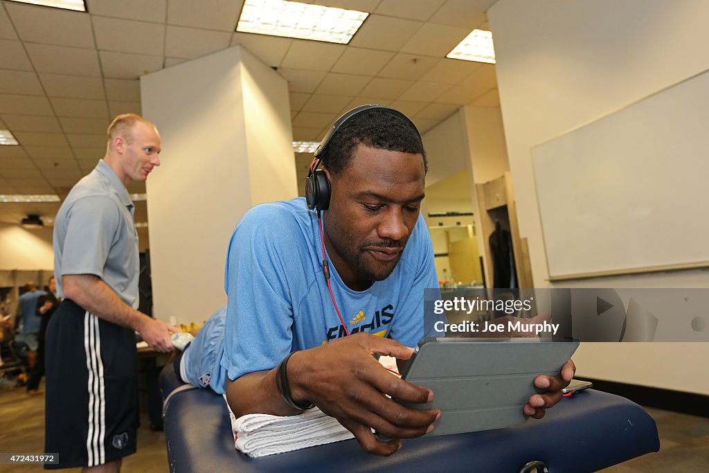 Memphis Grizzlies v Golden State Warriors - Game Two