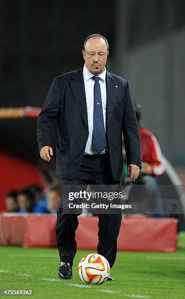 Napoli's coach Rafael Benitez gestures during the UEFA Europa League Semi Final between SSC Napoli and FC Dnipro Dnipropetrovsk on May 7, 2015 in...