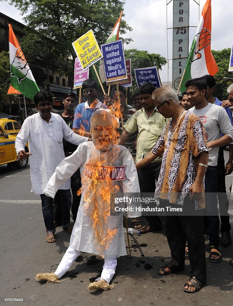 Congress Worker Burn Effigy Of Prime Minister Narendra Modi In Kolkata