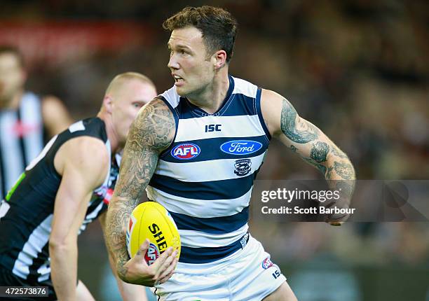 Mitch Clark of the Cats controls the ball during the round six AFL match between the Collingwood Magpies and the Geelong Cats at Melbourne Cricket...