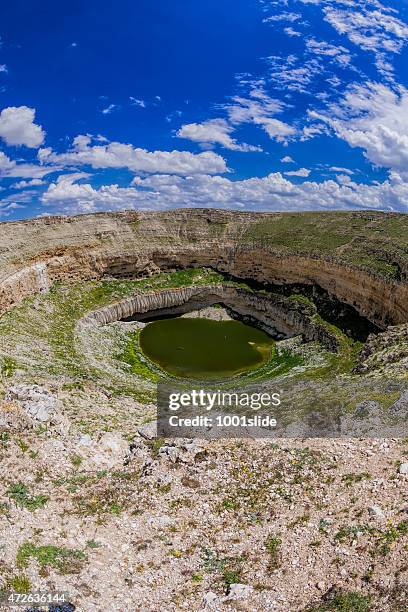 cirali hundimiento de la tierra/obruk - sinkholes fotografías e imágenes de stock