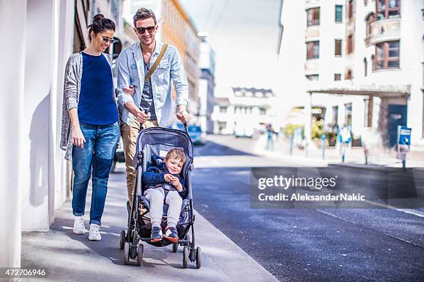 pomeriggio a piedi - pram foto e immagini stock