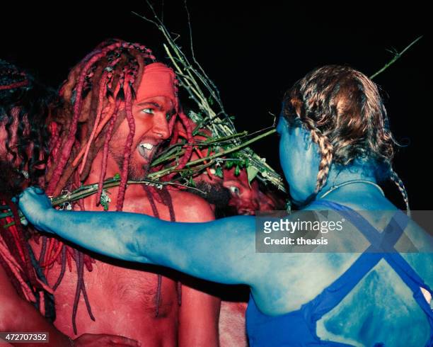 red künstler im beltane fire festival, edinburgh - beltane stock-fotos und bilder