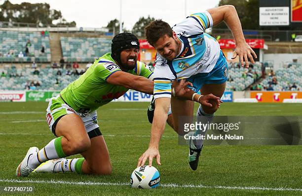 Edrick Lee of Raiders dives to score in the corner during the round nine NRL match between the Canberra Raiders and the GOld Coast Titans at GIO...