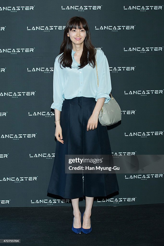Lee Na-Young Autograph Session For Lancaster