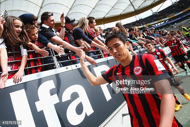 Makoto Hasebe of Frankfurt celebrates with the fans after the Bundesliga match between Eintracht Frankfurt and 1899 Hoffenheim at Commerzbank-Arena...