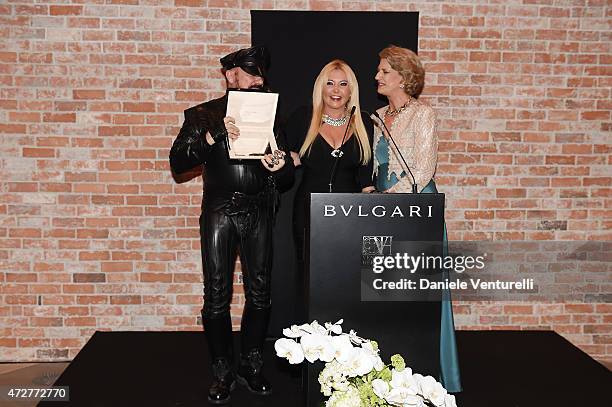 Peter Marino is awarded by Valentina Marini Clarelli and Monika Bacardi during the Venetian Heritage And Bulgari Gala Dinner at Cipriani Hotel on May...