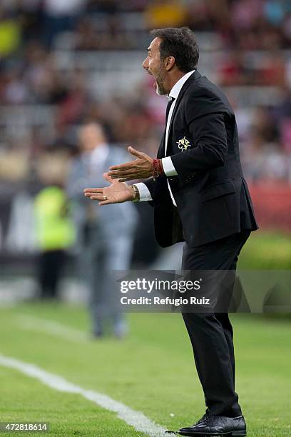 Gustavo Matosas coach of America gives instructions to his players during a match between Atlas and America as part of 17th round of Clausura 2015...