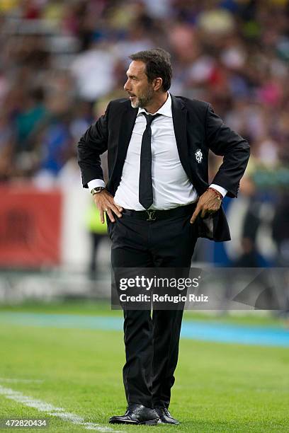 Gustavo Matosas coach of America looks the game during a match between Atlas and America as part of 17th round of Clausura 2015 Liga MX at Jalisco...