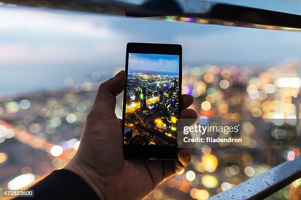 making a photo with the telephone - united arab emirates night stock pictures, royalty-free photos & images