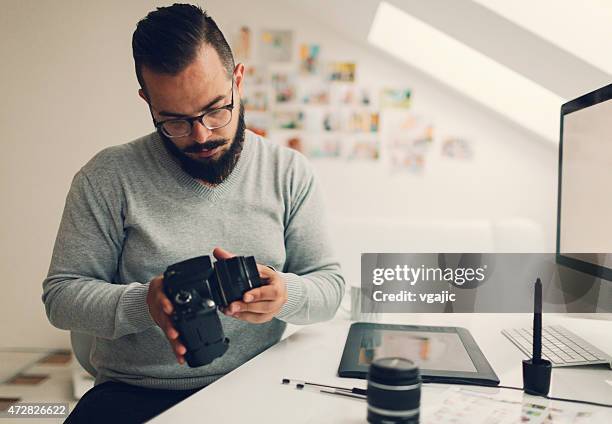Lens Changing Changing Lenses Photos and Premium High Res Pictures - Getty Images
