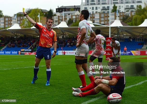 Julien Candelon of France is tackled by Yusaku Kuwazuru of Japan as he scores a try during the Emirates Airlines Rugby 7s match between France and...