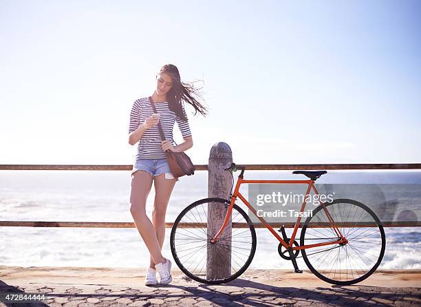 waiting on her date - individual event stockfoto's en -beelden