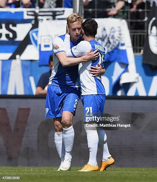 Mikael Forssell of Bochum celebrates with his team-mates after scoring his team's second goal during the Second Bundesliga match between VfL Bochum...