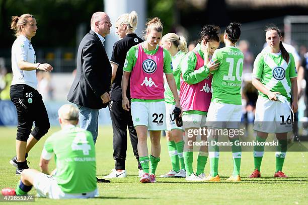 VfL Wolfsburg players look dejected after the Allianz Frauen-Bundesliga match between 1. FFC Frankfurt and VfL Wolfsburg at Stadion am Brentanobad on...