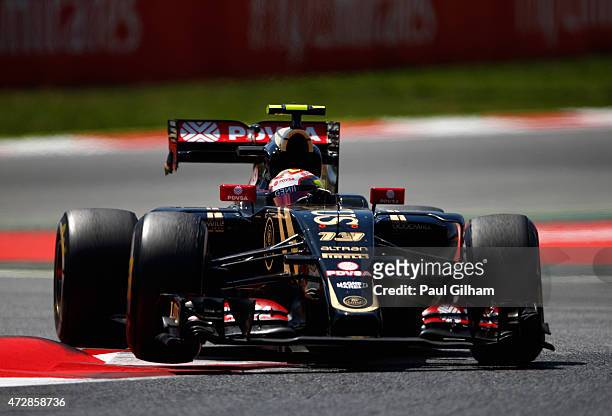 Pastor Maldonado of Venezuela and Lotus drives with a broken rear wing during the Spanish Formula One Grand Prix at Circuit de Catalunya on May 10,...
