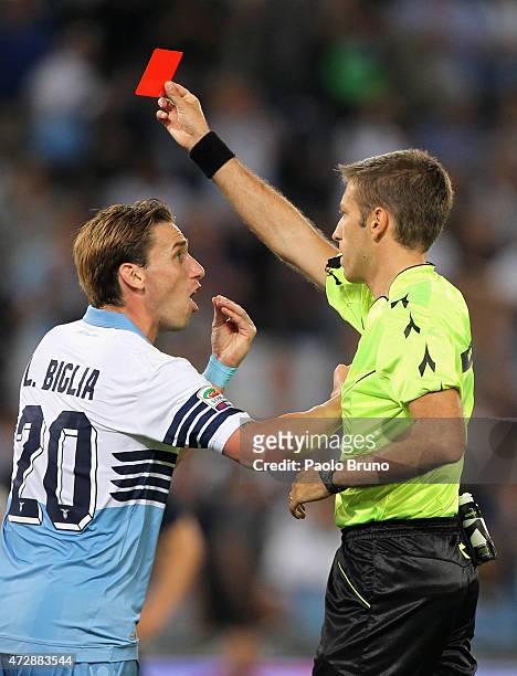 Lucas Biglia of SS Lazio reacts after the referee Davide Massa showing the red card to goalkeeper Federico Marchetti during the Serie A match between...