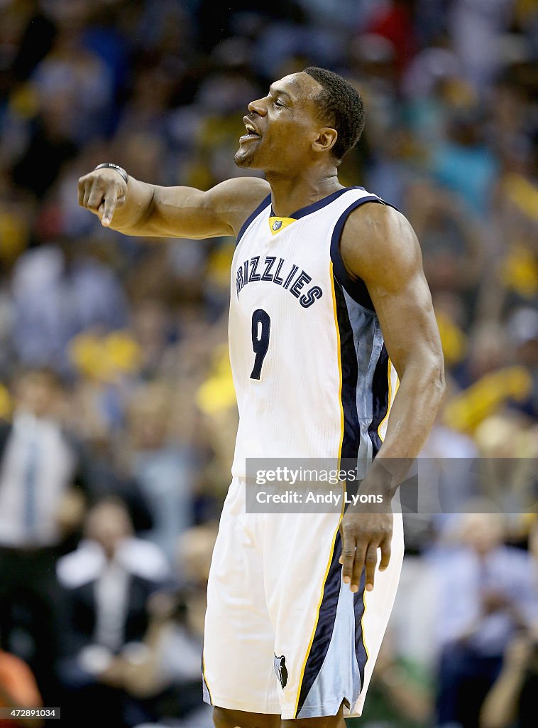 Golden State Warriors v Memphis Grizzlies - Game Three