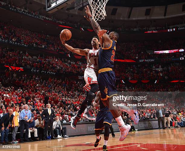 Lebron Roses 239 Lebron James Derrick Rose Photos & High Res Pictures - Getty Images