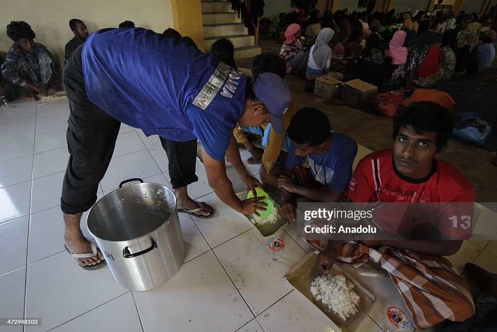 Hundreds of Rohingya wash up on Indonesian coast