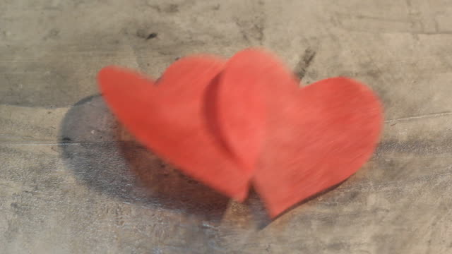 257 vídeos e vídeo clips de stock de Paper Craft Heart - Getty Images