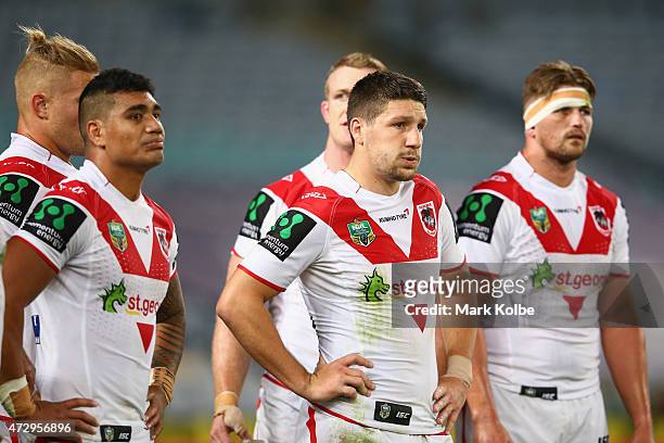 Gareth Widdop of the Dragons and his team look dejected after a Rabbitohs try during the round nine NRL match between the South Sydney Rabbitohs and...