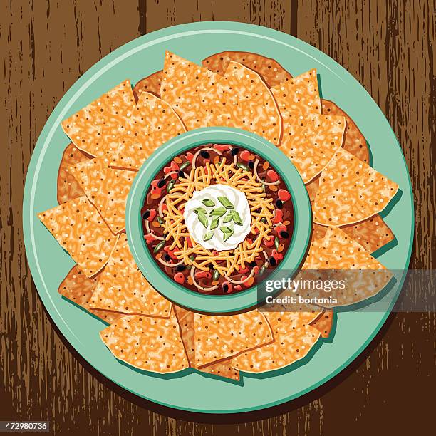 ilustrações, clipart, desenhos animados e ícones de chips de tortilha de milho, com camadas de molho de feijão - chilli con carne