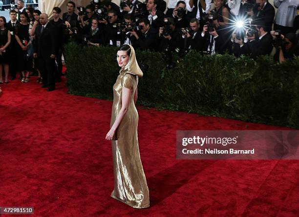 Anne Hathaway attends the "China: Through The Looking Glass" Costume Institute Benefit Gala at the Metropolitan Museum of Art on May 4, 2015 in New...