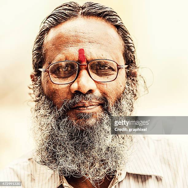 retrato de homem senior indiano - holi glasses imagens e fotografias de stock
