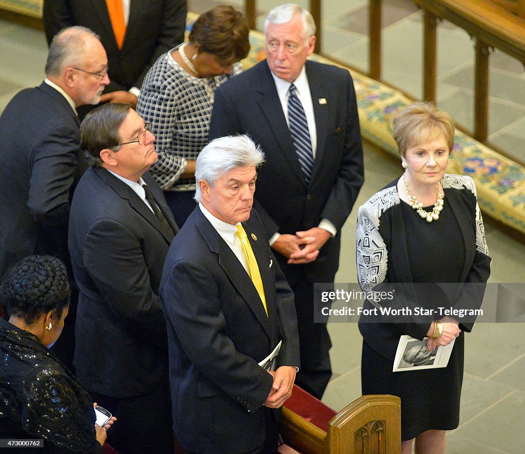 Mourners say goodbye to former US House Speaker Jim Wright