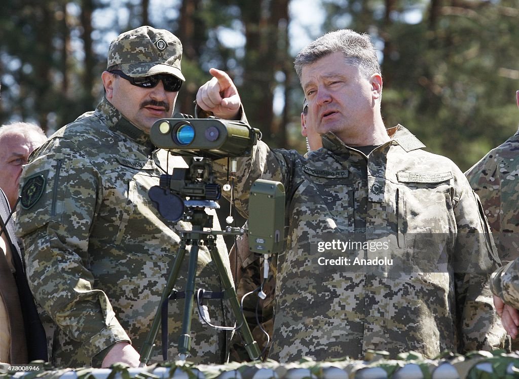 Ukrainian President Poroshenko visits a training ground in Chernigov
