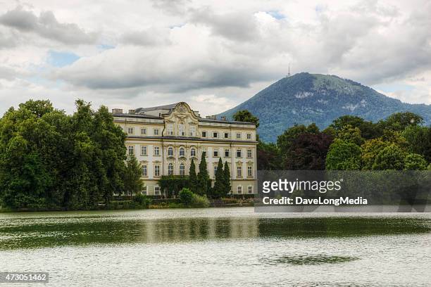 palacio de salzburgo leopoldskron en austria - sonrisas y lágrimas fotografías e imágenes de stock