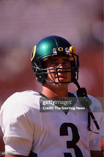 Joey Harrington of the Oregon Ducks looks on against the USC Trojans on October 14, 2000.