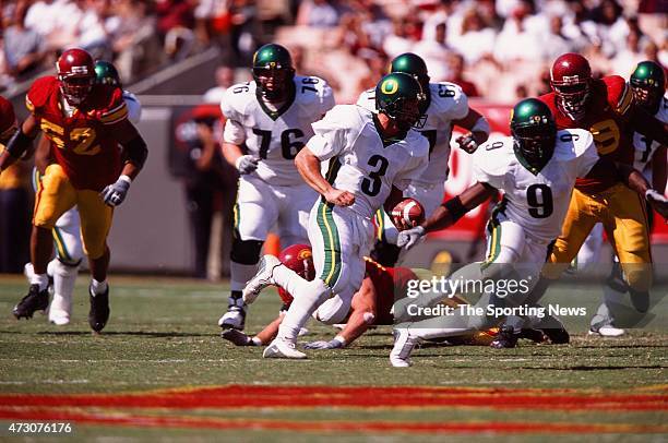 Joey Harrington of the Oregon Ducks runs with the ball against the USC Trojans on October 14, 2000.