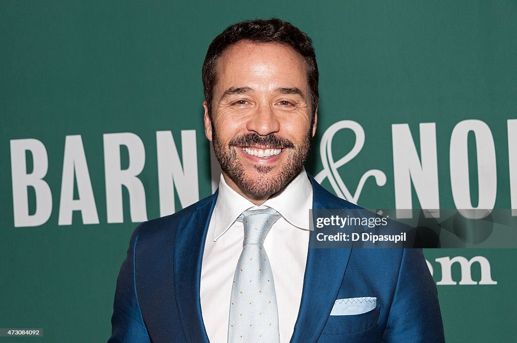 Jeremy Piven Signs Copies Of "The Gold Standard"