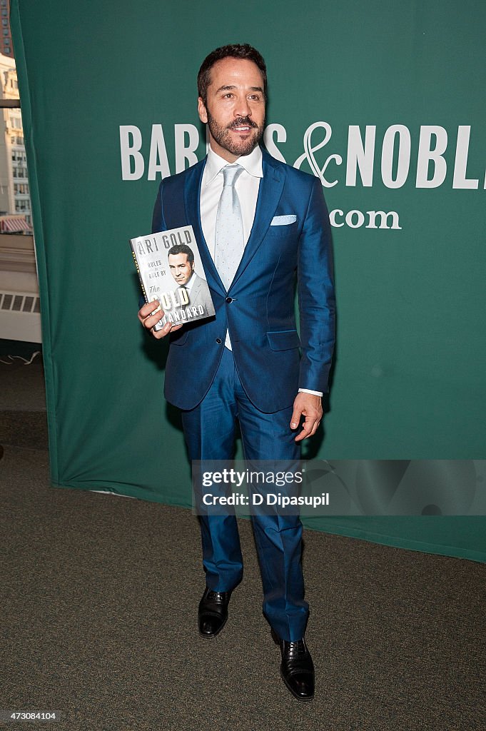 Jeremy Piven Signs Copies Of "The Gold Standard"