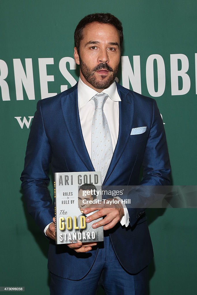 Jeremy Piven Signs Copies Of "The Gold Standard"