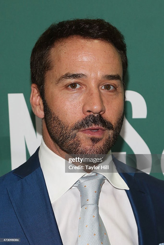 Jeremy Piven Signs Copies Of "The Gold Standard"