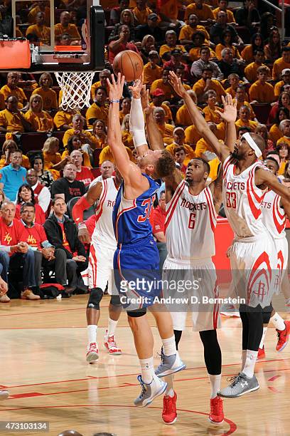 Blake Griffin of the Los Angeles Clippers shoots against the Houston Rockets in Game Five of the Western Conference Semifinals during the 2015 NBA...
