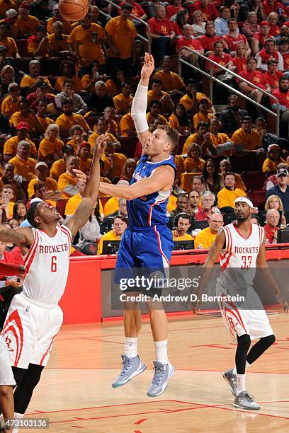 Blake Griffin of the Los Angeles Clippers shoots against the Houston Rockets in Game Five of the Western Conference Semifinals during the 2015 NBA...