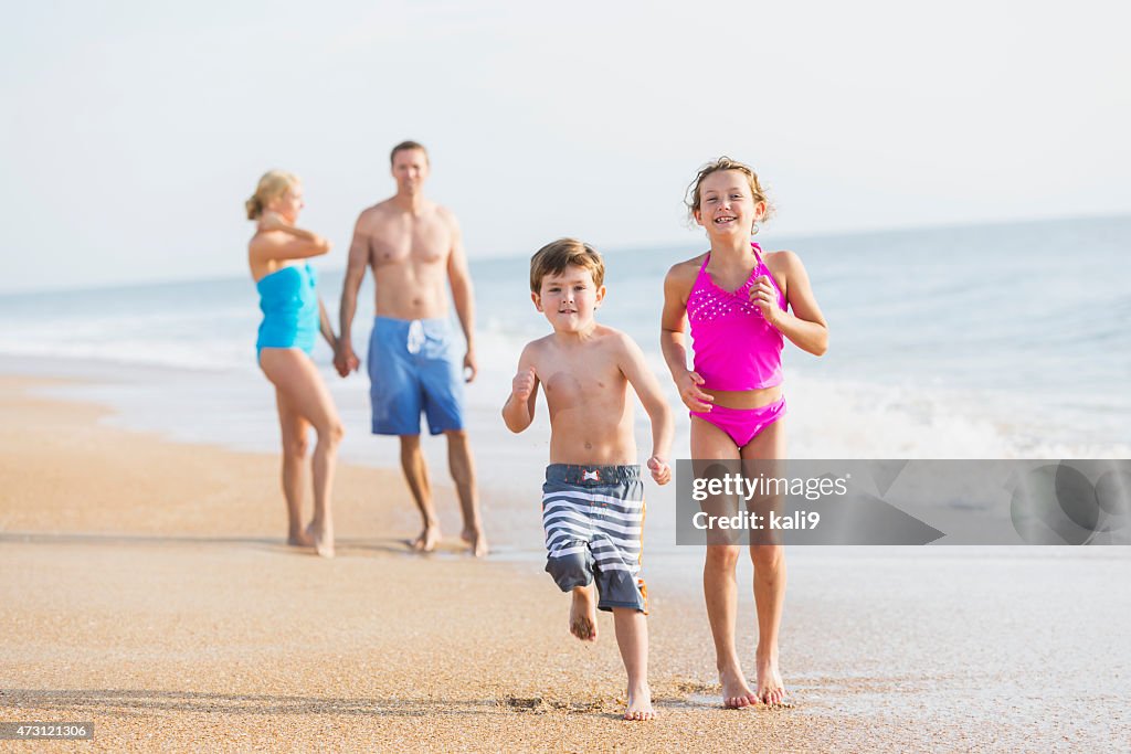 お子様には、ご両親にはビーチでのランニング眺め