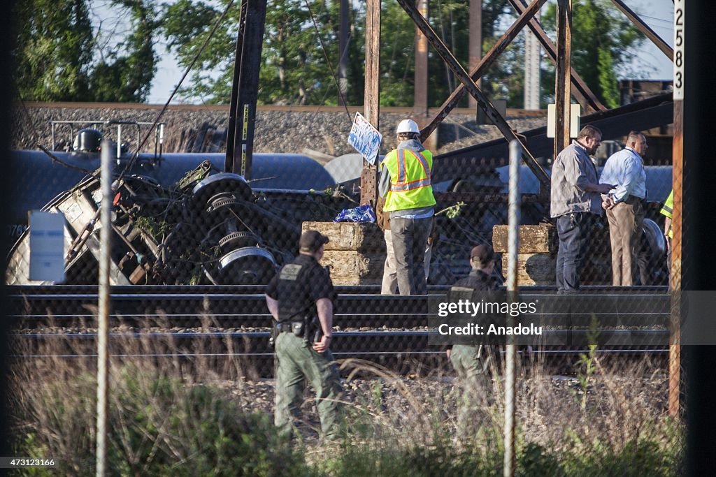 Five killed, dozens injured as train derails in US